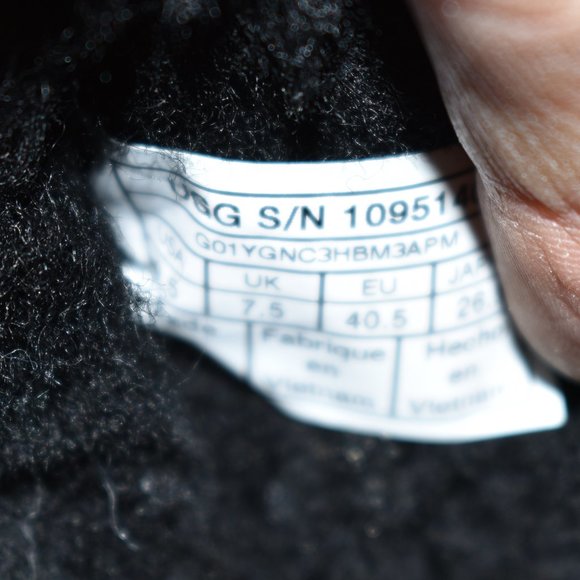 $350 UGG Ingalls Waterproof Snow suede black Boot 9.5  SE4 - Picture 9 of 9